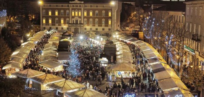 Natale 2025: nuove abitudini e scelte degli italiani tra crisi e creatività