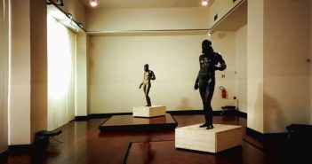 bronzi di riace le iene
